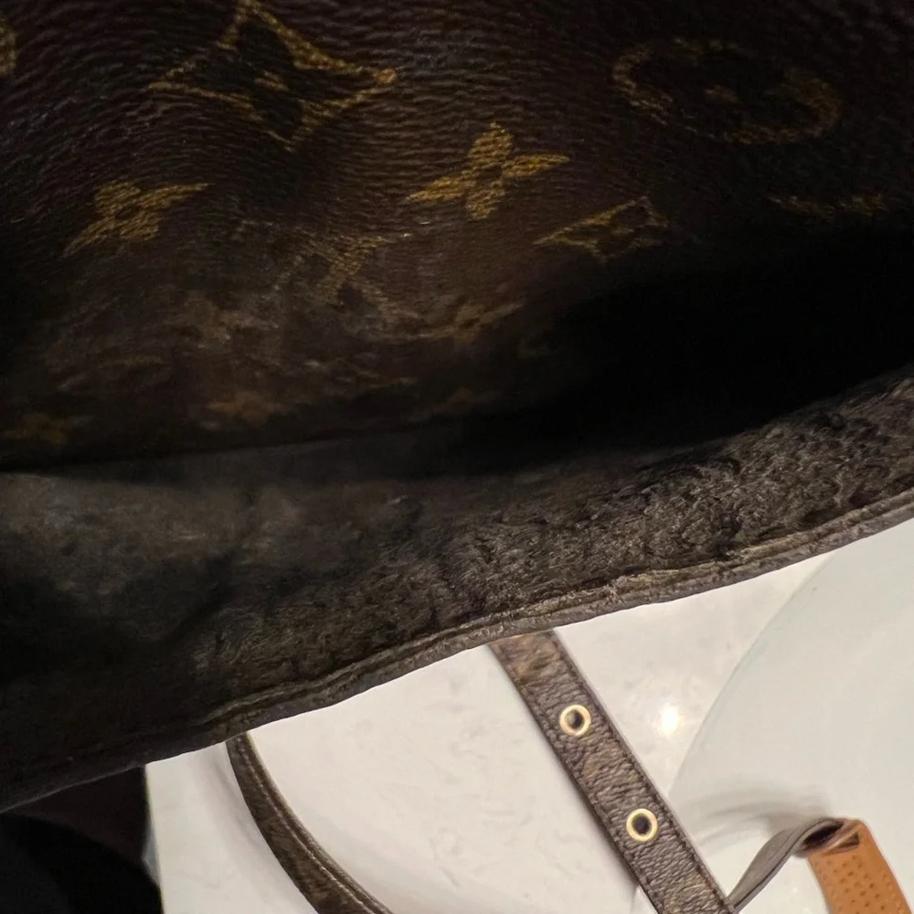 Louis Vuitton St. Cloud Bag - Picture 9 of 16